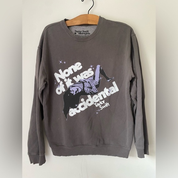 Taylor Swift Sweatshirt Women’s Medium Midnight Merch None of it was Accidental - Picture 1 of 7
